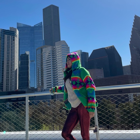 Artesan Hand Made Ecuadorian Wool Hoodie - Picture 2 of 10